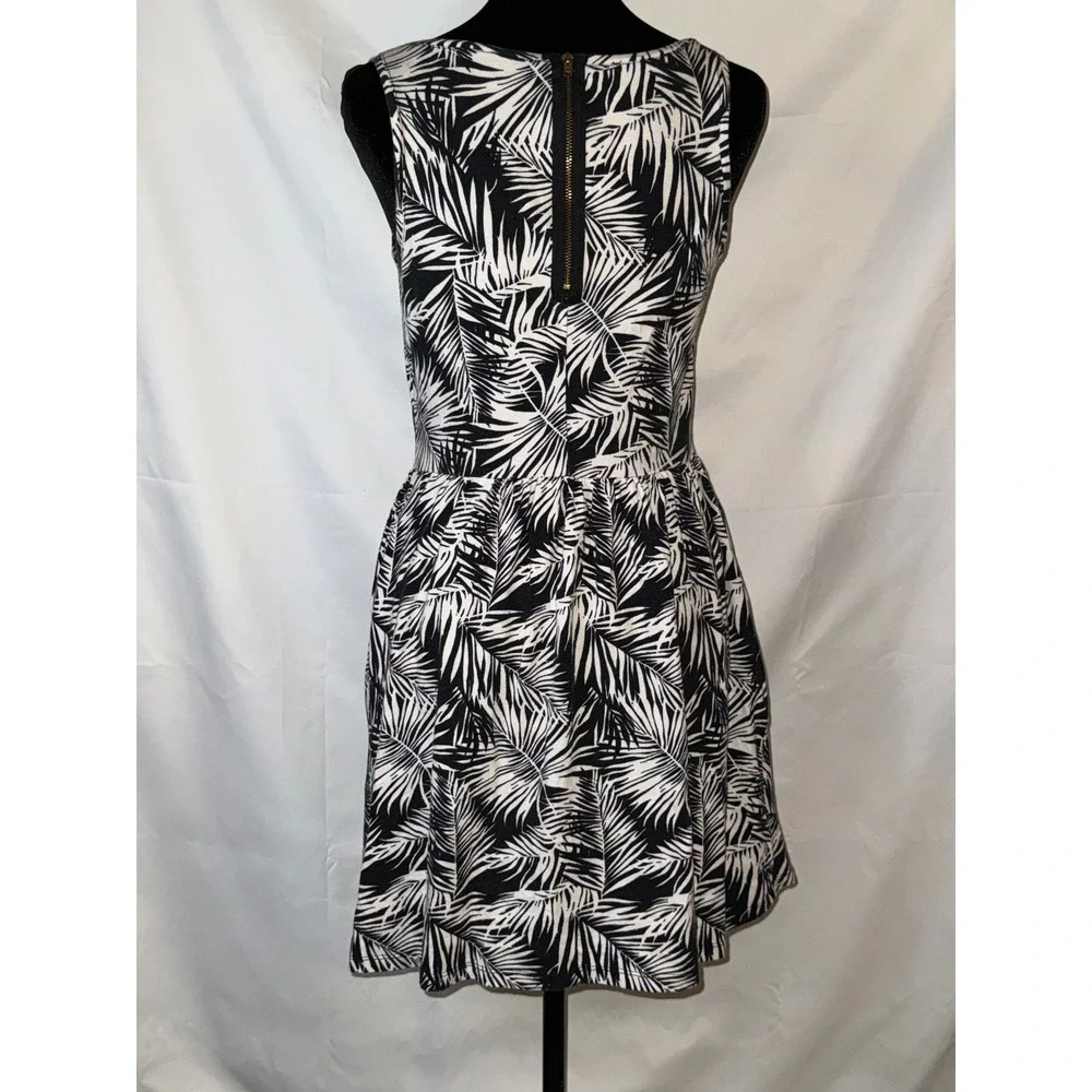 HM Womens Black White Tropical Palm Leaf Print Sleeveless Skater Dress Small - Picture 2 of 6